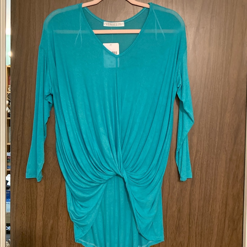 High-low twist front top